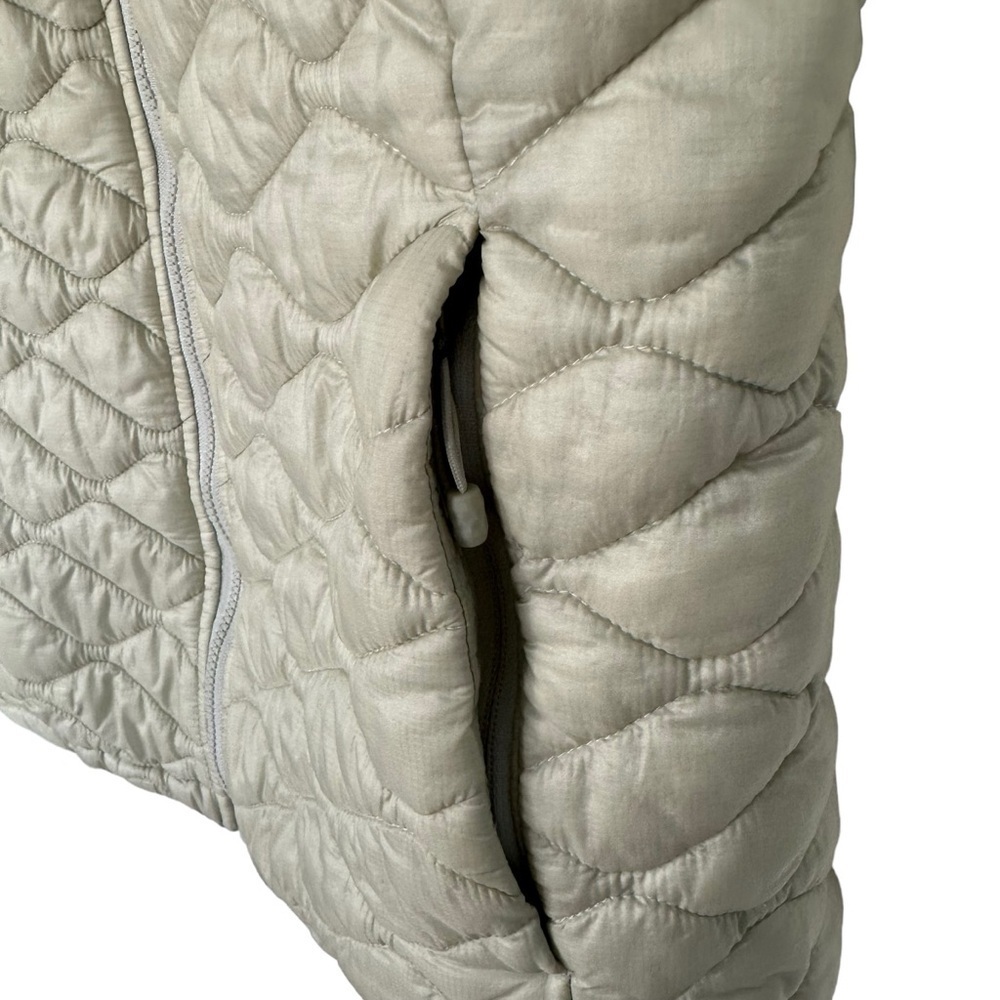 The North Face Women's Cream White Quilted Vest - Picture 9 of 12